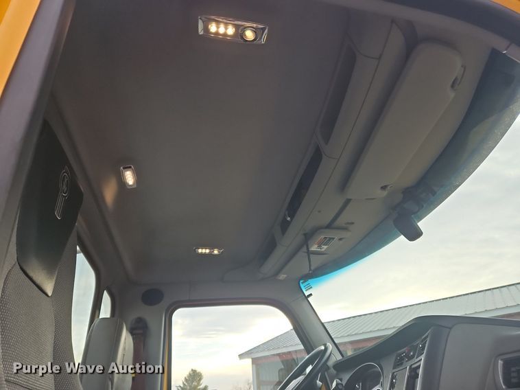 image for item NZ9137 2020 Kenworth  T680 semi truck