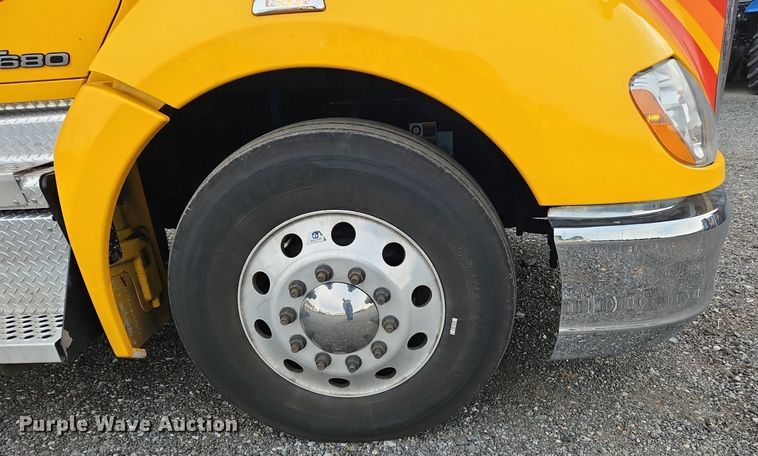 image for item NZ9137 2020 Kenworth  T680 semi truck