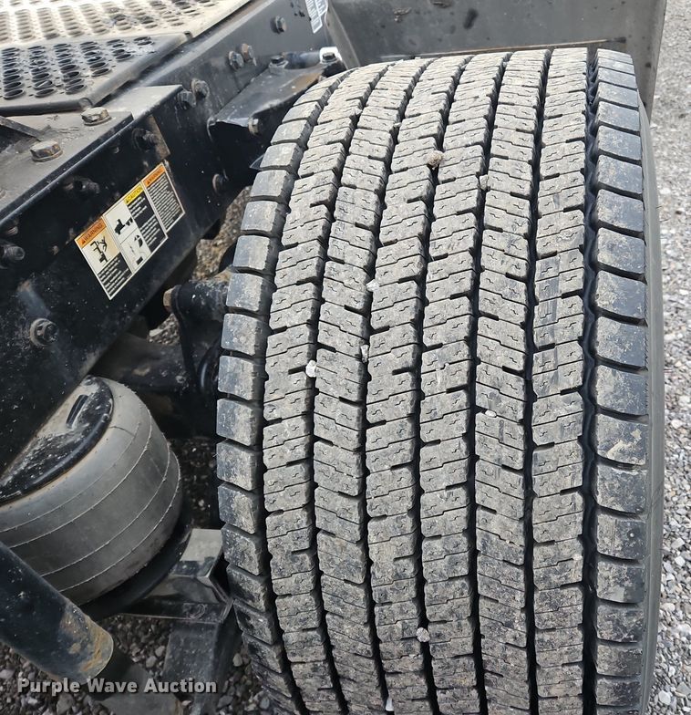 image for item NZ9137 2020 Kenworth  T680 semi truck