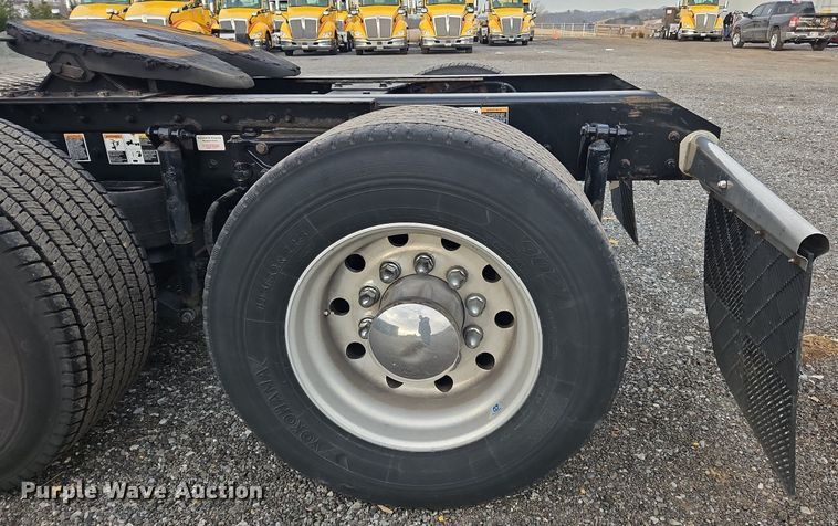 image for item NZ9137 2020 Kenworth  T680 semi truck