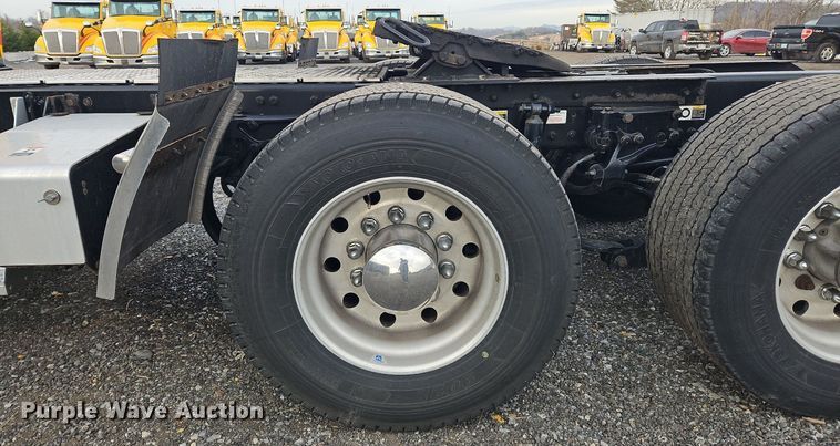 image for item NZ9137 2020 Kenworth  T680 semi truck