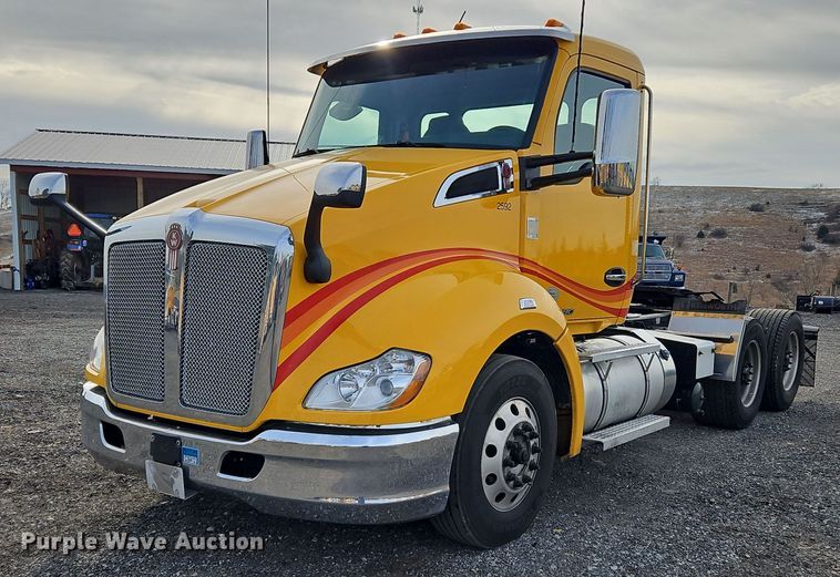 image for item NZ9138 2019 Kenworth T680 semi truck
