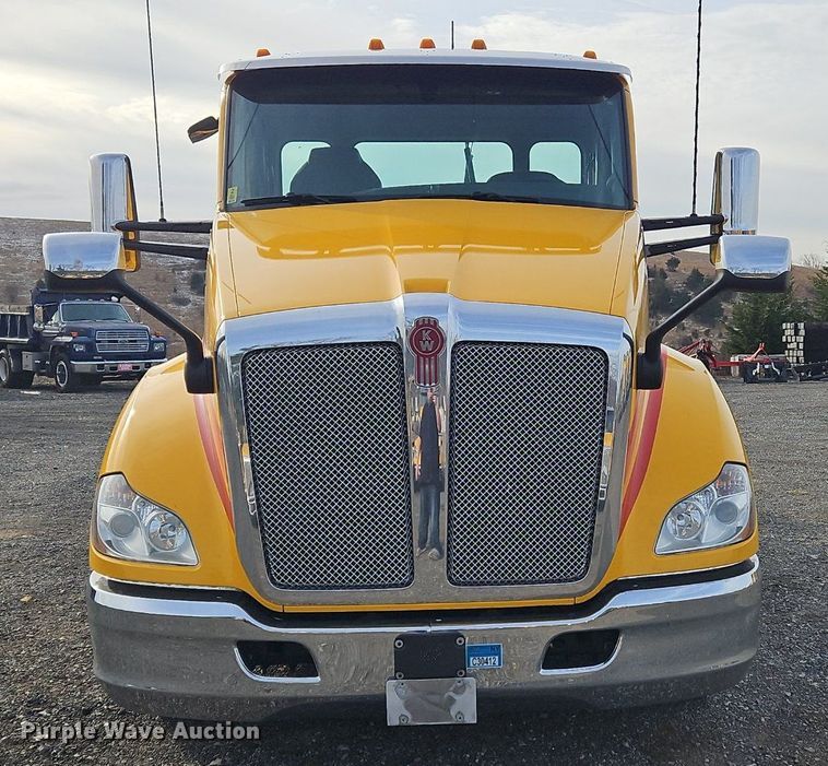 image for item NZ9138 2019 Kenworth T680 semi truck