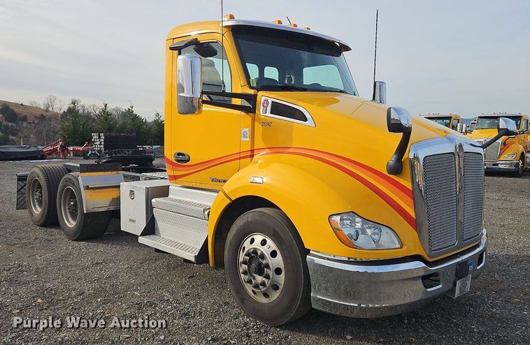 image for item NZ9138 2019 Kenworth T680 semi truck