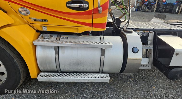 image for item NZ9138 2019 Kenworth T680 semi truck