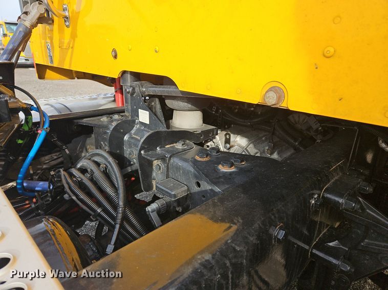 image for item NZ9138 2019 Kenworth T680 semi truck