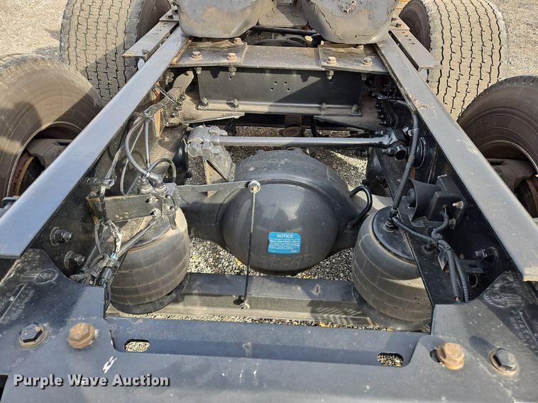 image for item NZ9138 2019 Kenworth T680 semi truck