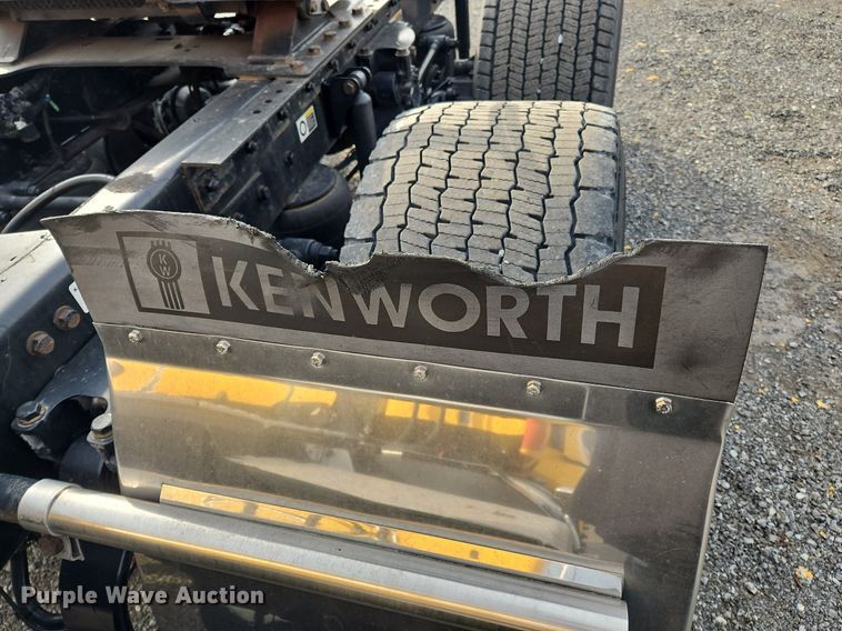 image for item NZ9138 2019 Kenworth T680 semi truck