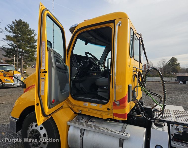 image for item NZ9138 2019 Kenworth T680 semi truck