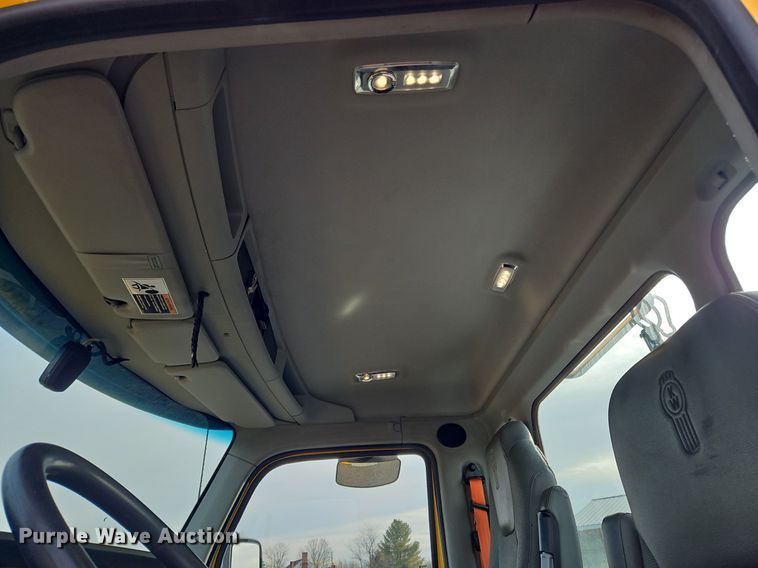 image for item NZ9138 2019 Kenworth T680 semi truck