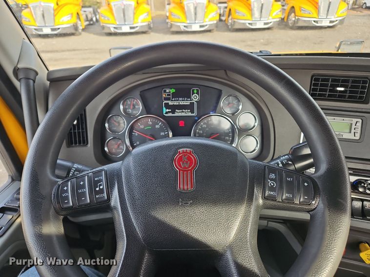 image for item NZ9138 2019 Kenworth T680 semi truck