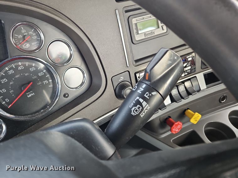 image for item NZ9138 2019 Kenworth T680 semi truck