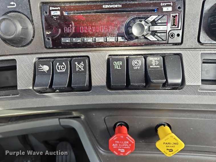 image for item NZ9138 2019 Kenworth T680 semi truck