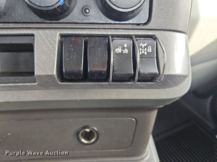 image for item NZ9138 2019 Kenworth T680 semi truck