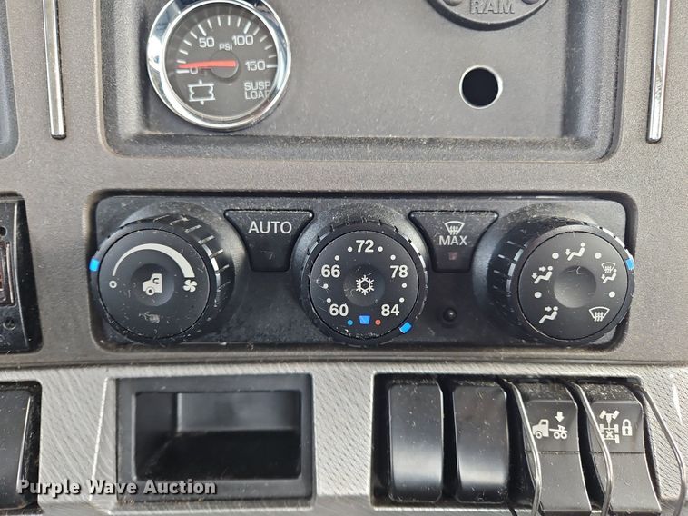 image for item NZ9138 2019 Kenworth T680 semi truck