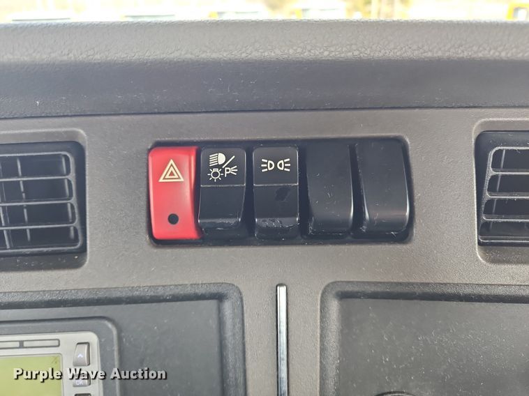 image for item NZ9138 2019 Kenworth T680 semi truck