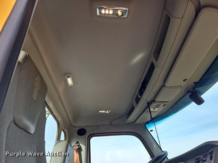 image for item NZ9138 2019 Kenworth T680 semi truck