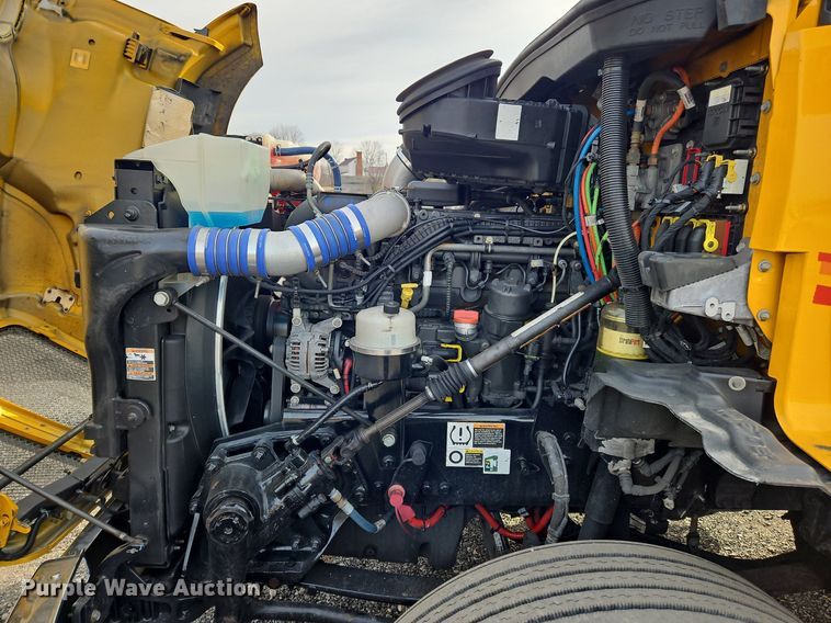 image for item NZ9138 2019 Kenworth T680 semi truck