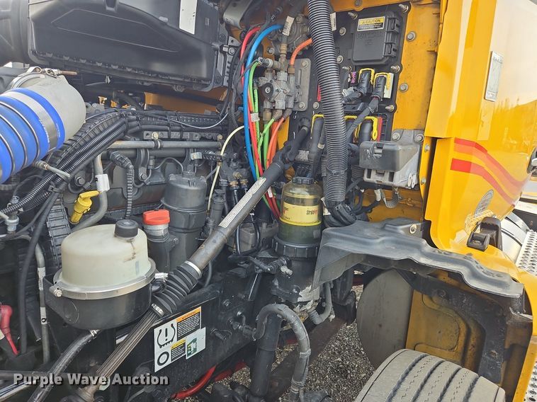 image for item NZ9138 2019 Kenworth T680 semi truck