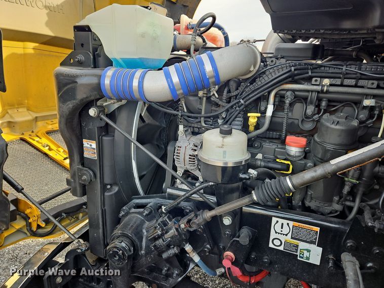 image for item NZ9138 2019 Kenworth T680 semi truck