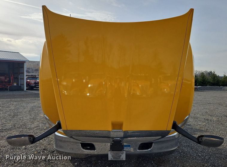 image for item NZ9138 2019 Kenworth T680 semi truck