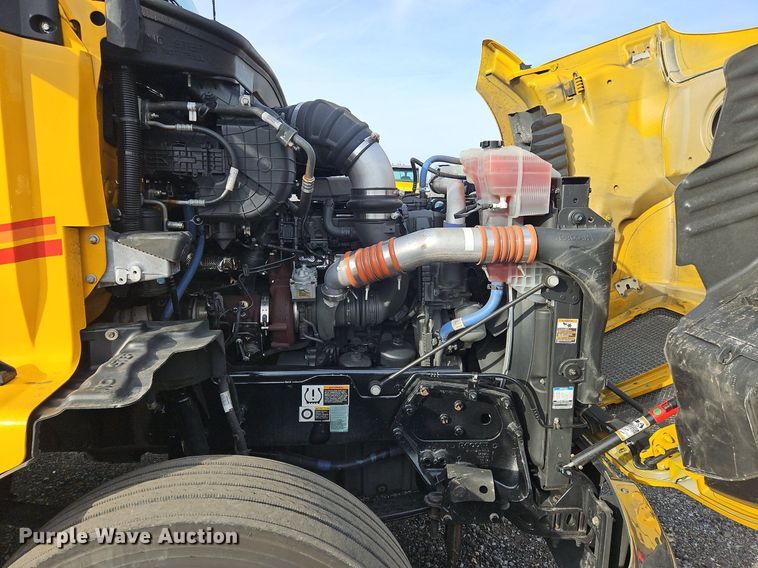 image for item NZ9138 2019 Kenworth T680 semi truck