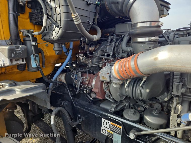 image for item NZ9138 2019 Kenworth T680 semi truck