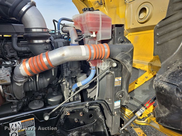 image for item NZ9138 2019 Kenworth T680 semi truck