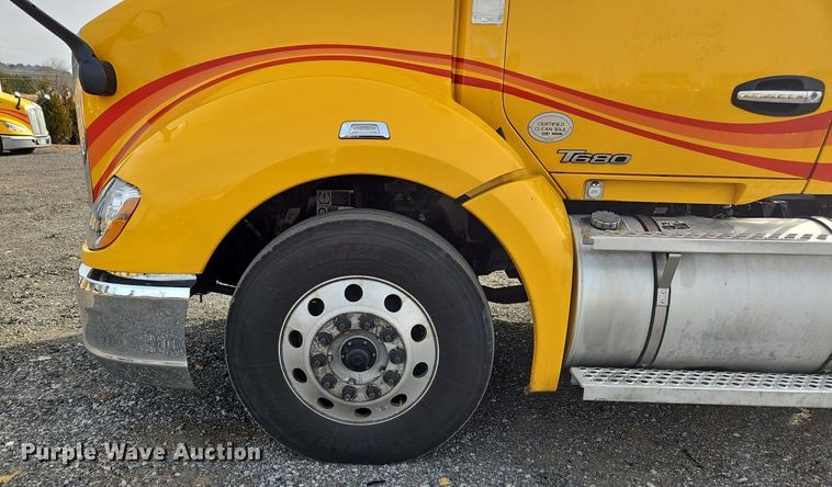 image for item NZ9138 2019 Kenworth T680 semi truck