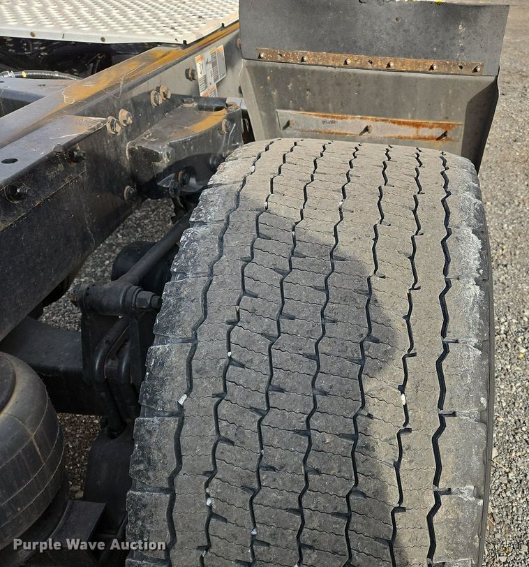 image for item NZ9138 2019 Kenworth T680 semi truck