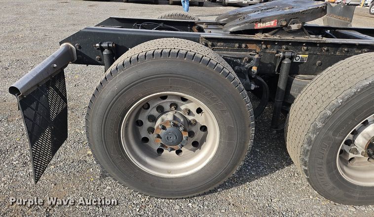 image for item NZ9138 2019 Kenworth T680 semi truck