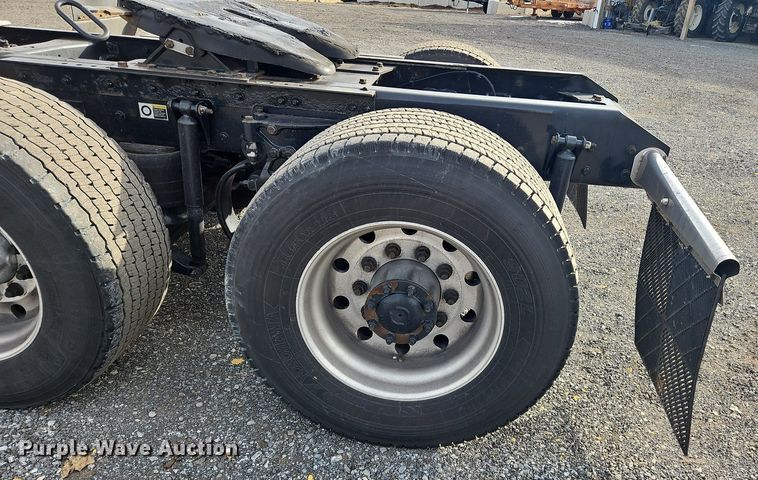 image for item NZ9138 2019 Kenworth T680 semi truck