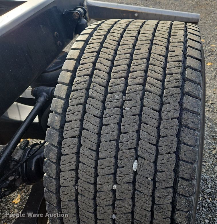 image for item NZ9138 2019 Kenworth T680 semi truck