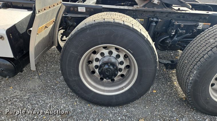 image for item NZ9138 2019 Kenworth T680 semi truck