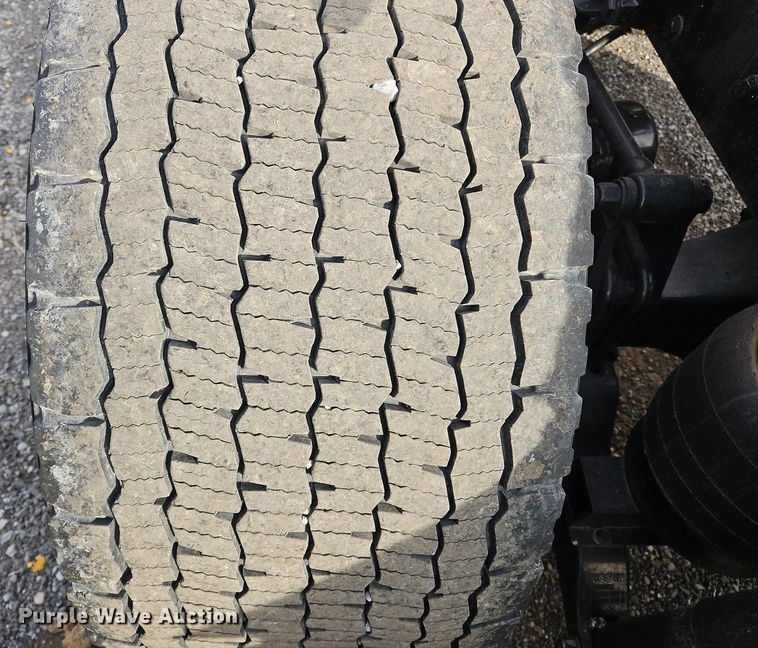 image for item NZ9138 2019 Kenworth T680 semi truck