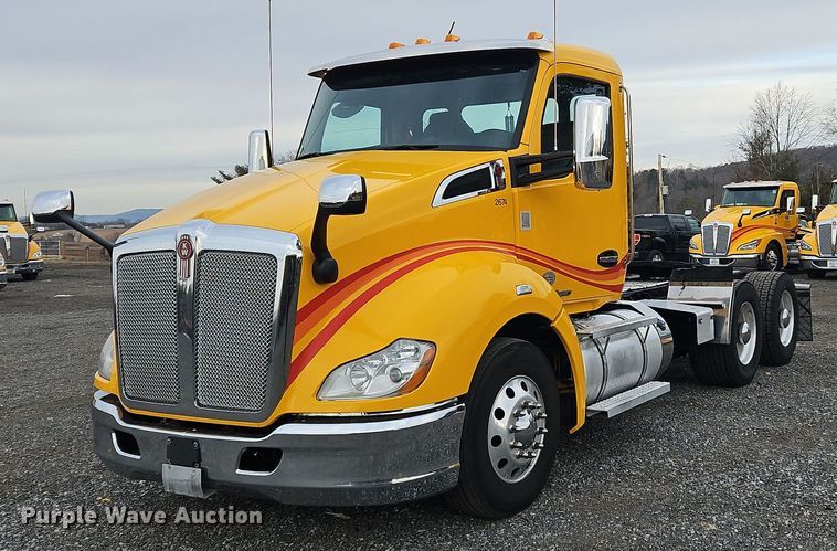 image for item NZ9139 2020 Kenworth T680 semi truck