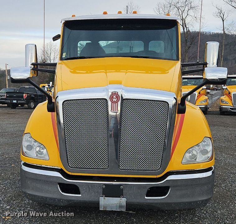 image for item NZ9139 2020 Kenworth T680 semi truck