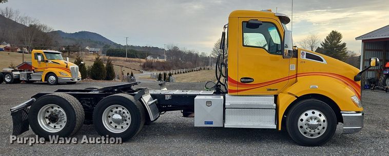 image for item NZ9139 2020 Kenworth T680 semi truck