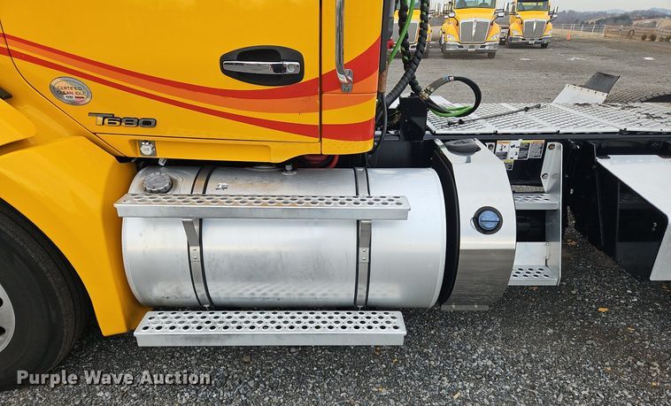 image for item NZ9139 2020 Kenworth T680 semi truck