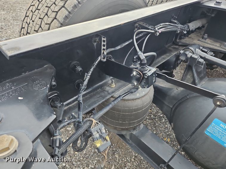 image for item NZ9139 2020 Kenworth T680 semi truck