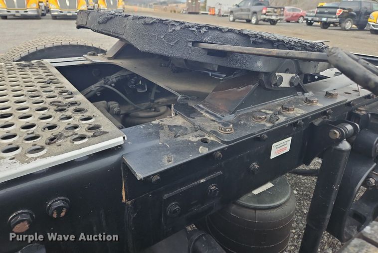 image for item NZ9139 2020 Kenworth T680 semi truck