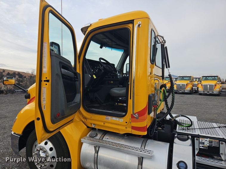 image for item NZ9139 2020 Kenworth T680 semi truck