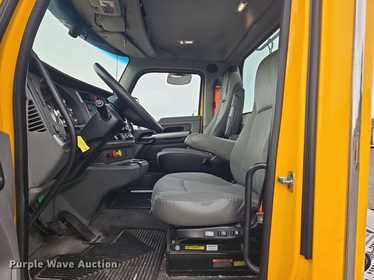 image for item NZ9139 2020 Kenworth T680 semi truck