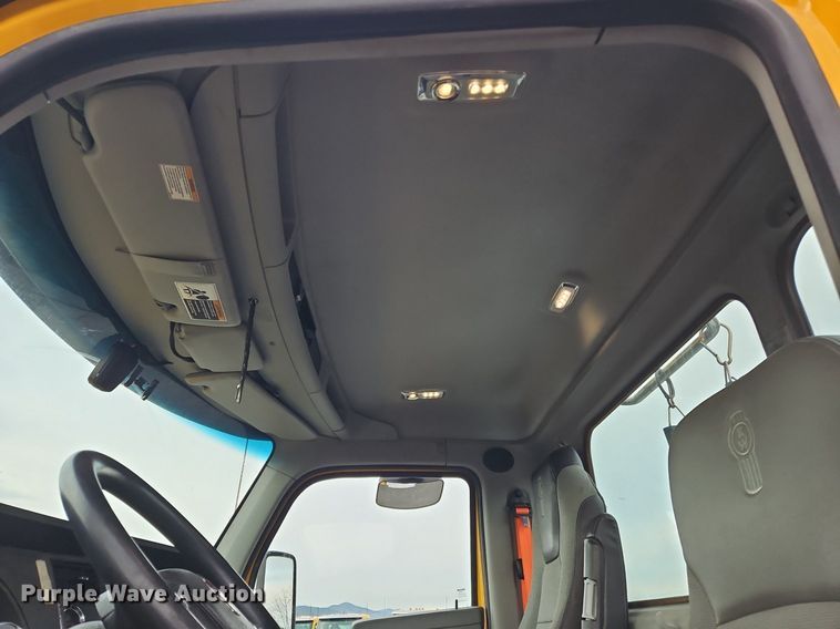 image for item NZ9139 2020 Kenworth T680 semi truck