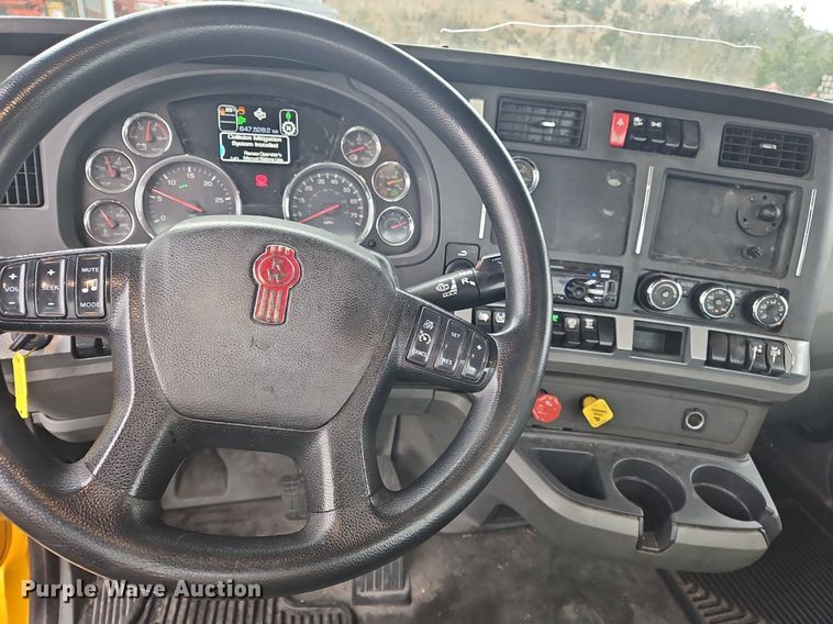 image for item NZ9139 2020 Kenworth T680 semi truck