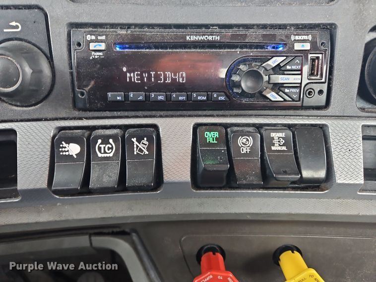 image for item NZ9139 2020 Kenworth T680 semi truck