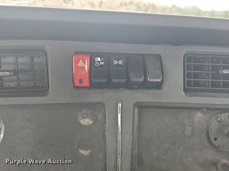 image for item NZ9139 2020 Kenworth T680 semi truck