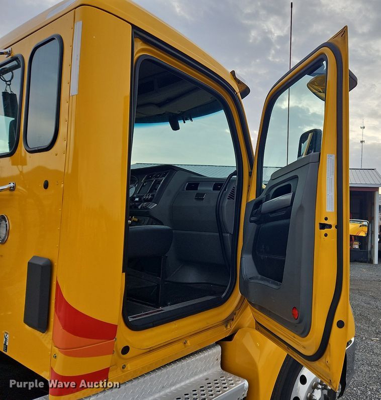 image for item NZ9139 2020 Kenworth T680 semi truck