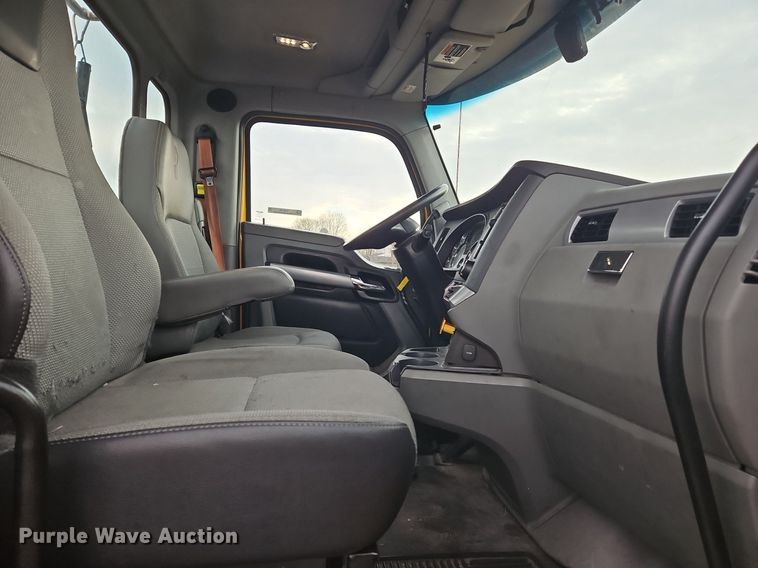 image for item NZ9139 2020 Kenworth T680 semi truck