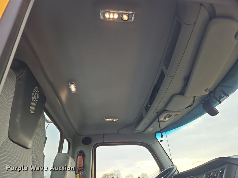 image for item NZ9139 2020 Kenworth T680 semi truck